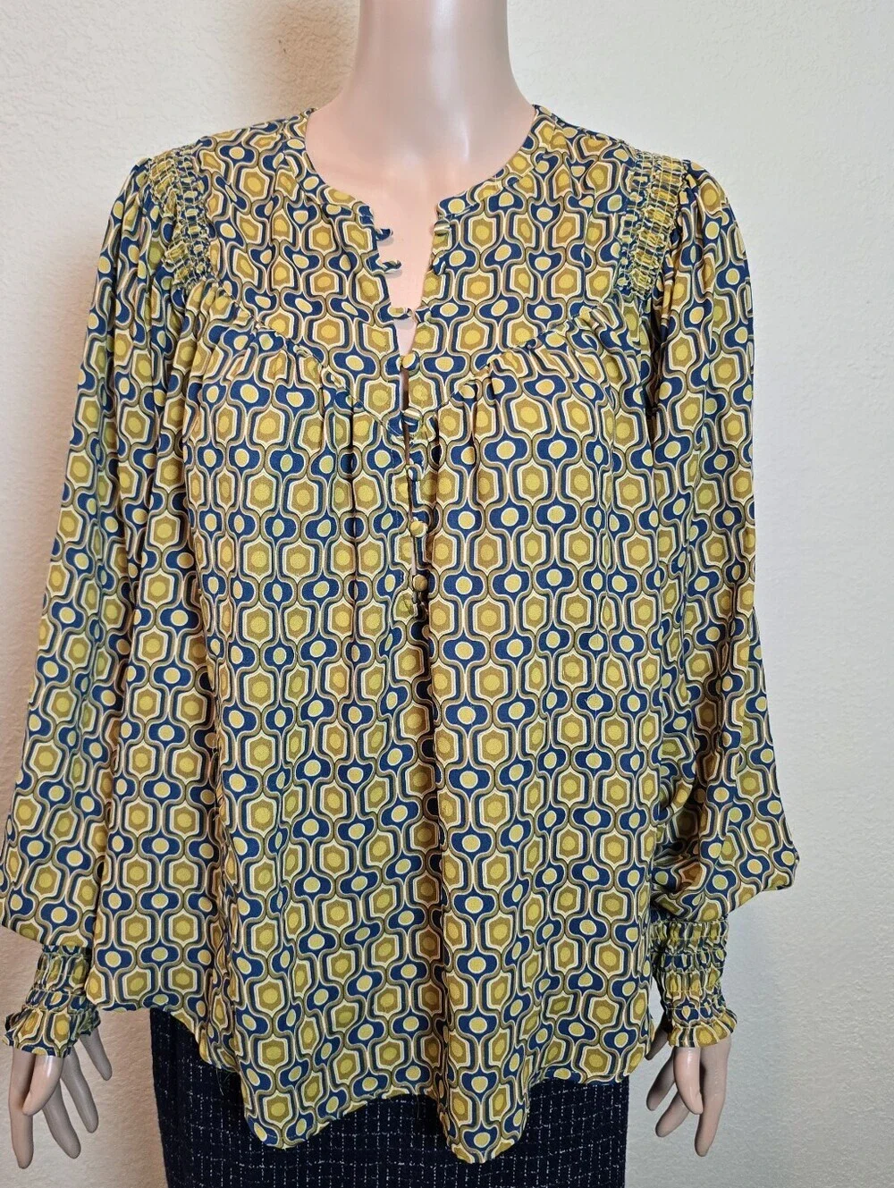 Happy Nature Size Medium Oversized Yellow And Blue Long Sleeve Button Front
